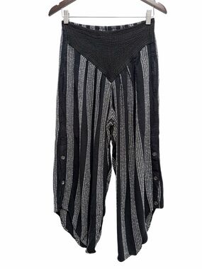 Kin Amora Striped Black Capri Size One Size